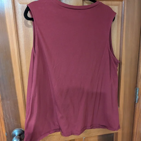 Torrid Maroon Muscle Tee with Floral Design - Picture 2 of 4